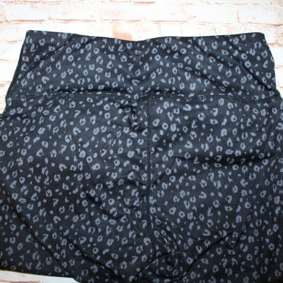 BEBE Grey Animal Print leggings NWT Size Medium - Picture 4 of 4